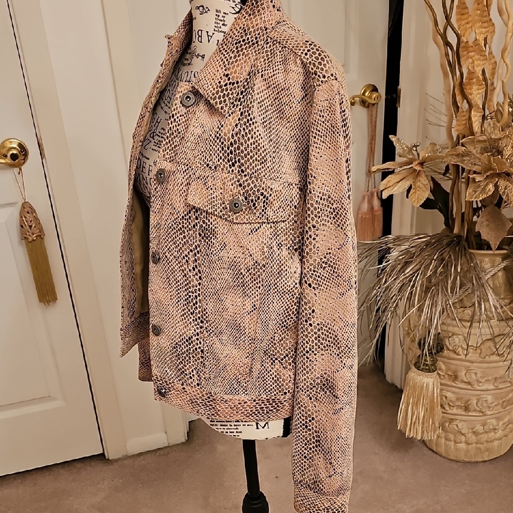 Liz Claiborne Tan Snake Print Jean Jacket - Picture 4 of 14